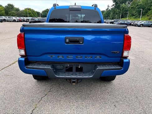 Used 2017 Toyota Tacoma TRD Sport w/ Tow Package (A/T) AWD/4WD image 10
