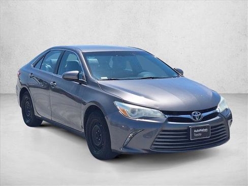 Used 2016 Toyota Camry LE FWD image 3