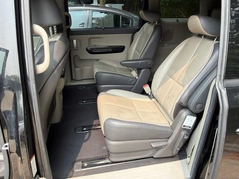 Used 2017 Kia Sedona SX FWD image 17