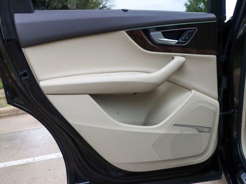 Used 2018 Audi Q7 3.0T Prestige image 12