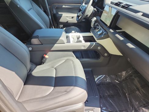 New 2025 Land Rover Defender 110 S image 3