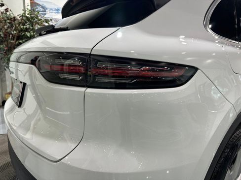 Used 2019 Porsche Cayenne AWD/4WD image 32