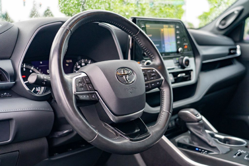 Used 2021 Toyota Highlander XSE AWD/4WD image 15