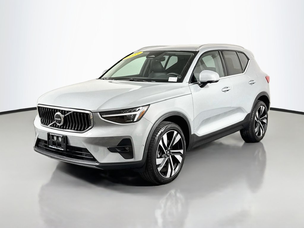 Used 2025 Volvo XC40 B5 Plus w/ Climate Package AWD/4WD image 3