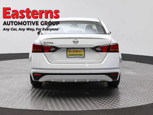 Used 2025 Nissan Altima 2.5 SV FWD image 6
