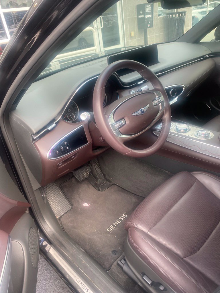 Used 2025 Genesis GV70 2.5T w/ Advanced Package AWD/4WD image 5