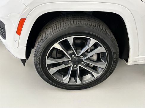 Used 2022 Jeep Grand Cherokee Overland image 11