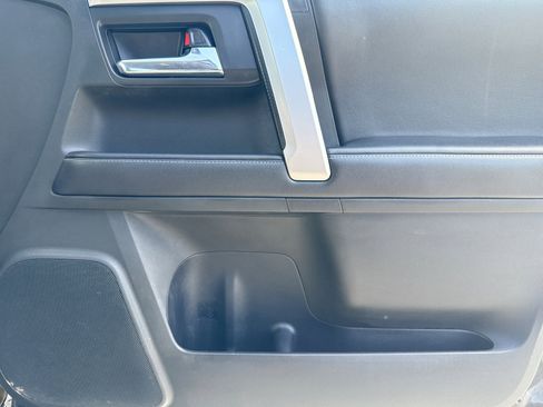 Used 2018 Toyota 4Runner SR5 AWD/4WD image 36