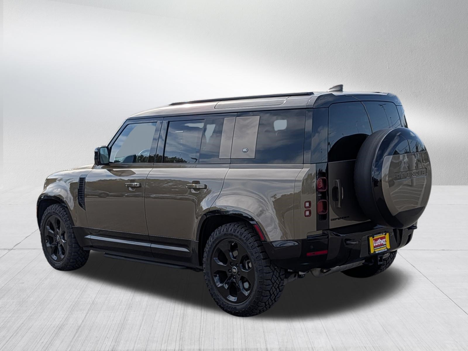 Used 2024 Land Rover Defender 110 X-Dynamic SE AWD/4WD image 5