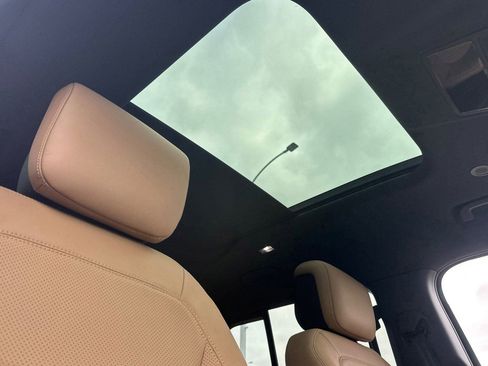 New 2026 Land Rover Defender 130 X-Dynamic SE AWD/4WD image 13
