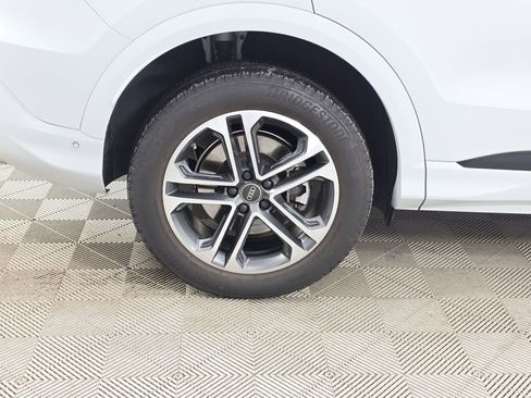 Certified 2025 Audi Q5 Premium w/ Convenience Package AWD/4WD image 9