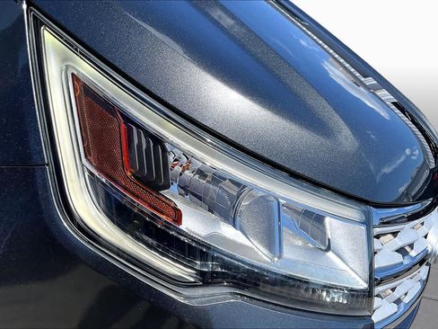 Used 2018 Ford Explorer XLT w/ Equipment Group 202A FWD image 28