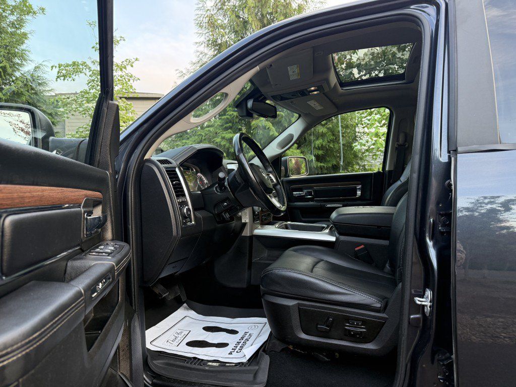 Used 2019 RAM 1500 Laramie AWD/4WD image 15