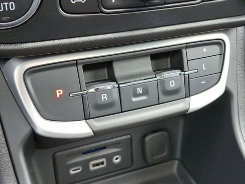Used 2023 GMC Terrain SLT w/ Tech Package AWD/4WD image 4