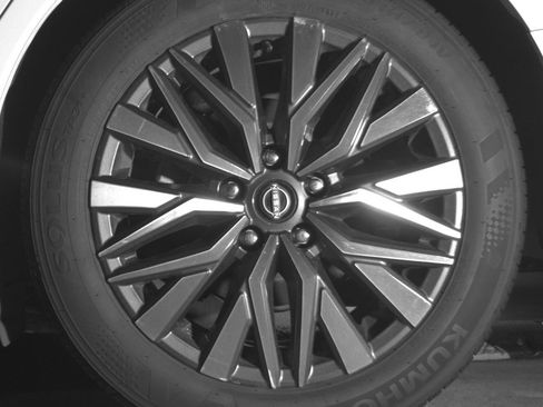 Used 2025 Nissan Altima 2.5 SV image 14