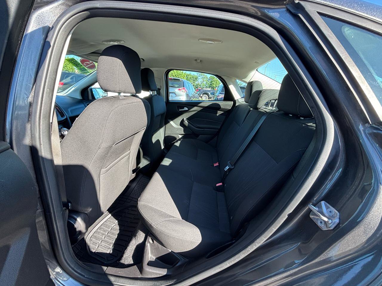 Used 2015 Ford Focus SE FWD image 14