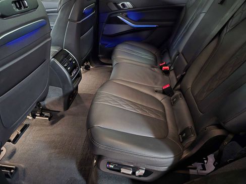 Used 2023 BMW X7 M60i w/ Climate Comfort Package image 21