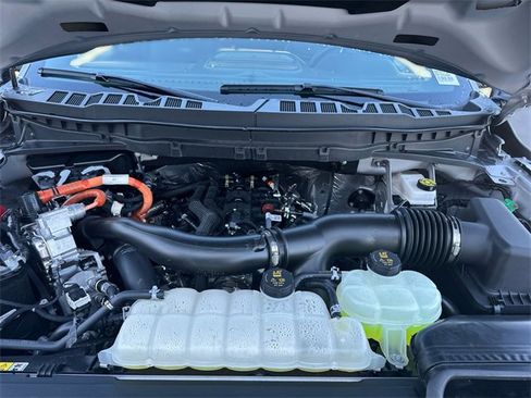 Used 2025 Ford F150 Platinum w/ FX4 Off-Road Package image 27