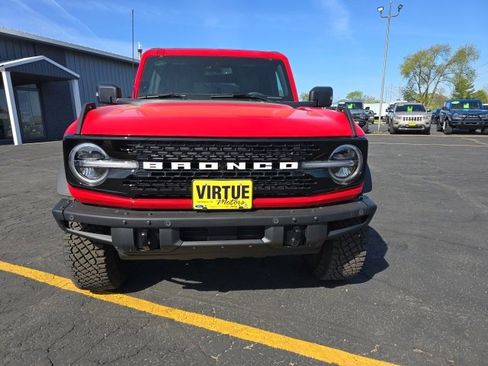 Used 2023 Ford Bronco Wildtrak image 2