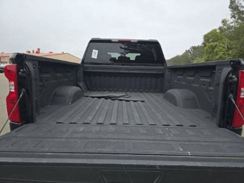Used 2025 Chevrolet Silverado 2500 Custom w/ Z71 Off-Road Package AWD/4WD image 9