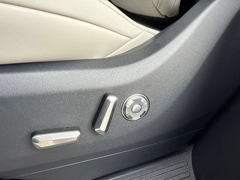 Used 2025 Lincoln Navigator Reserve AWD/4WD image 19