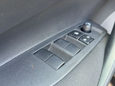 Used 2025 Toyota Corolla LE FWD image 15