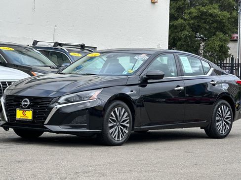 Used 2024 Nissan Altima 2.5 SV AWD/4WD image 10