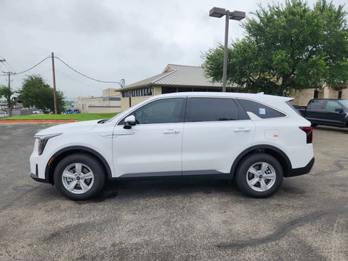 New 2026 Kia Sorento LX FWD image 4