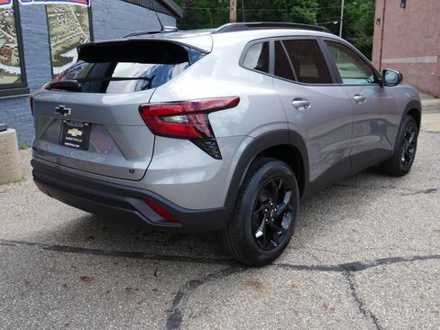 New 2026 Chevrolet Trax LT w/ Sunroof Package FWD image 4