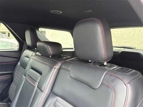 Used 2025 Ford Explorer ST-Line w/ ST-Line Street Pack image 30