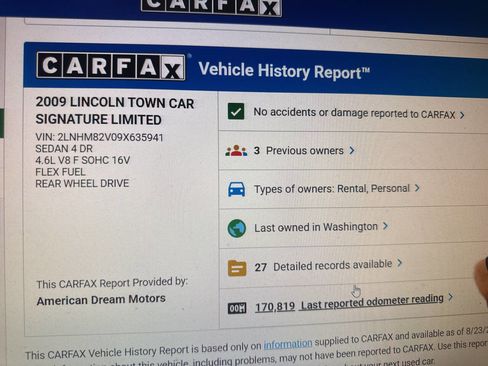 Used 2009 Lincoln Town Car Signature Limited image 3