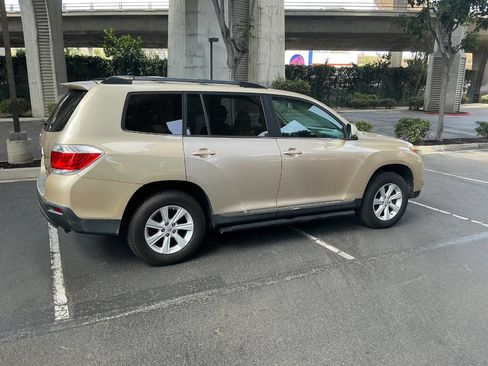 Used 2013 Toyota Highlander Plus FWD image 7