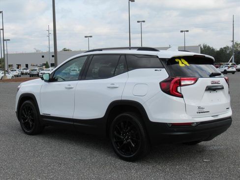 Used 2024 GMC Terrain SLT w/ Tech Package image 4