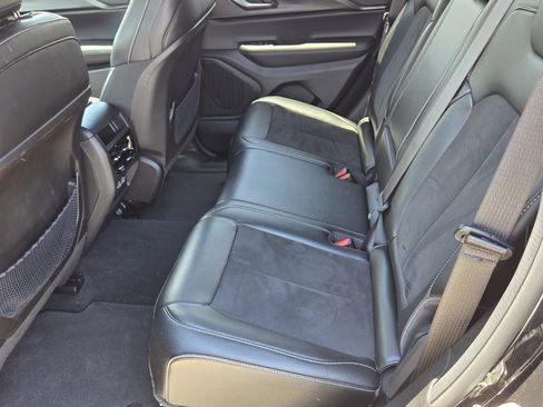 Used 2024 Jeep Grand Cherokee Altitude AWD/4WD image 5
