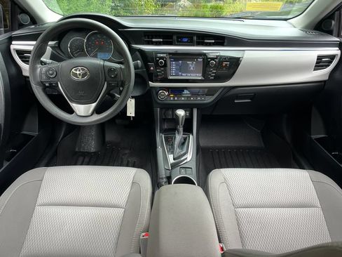 Used 2015 Toyota Corolla LE FWD image 13