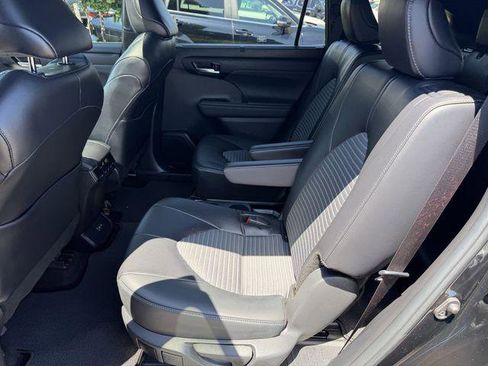 Certified 2024 Toyota Highlander XSE FWD image 22