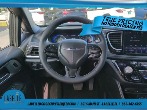 Used 2025 Chrysler Pacifica Limited w/ Uconnect Theater Family Group AWD/4WD image 16