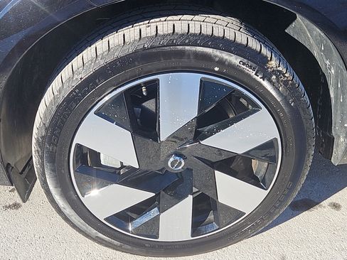 Used 2025 Volvo XC60 T8 Plus w/ Protection Package Premier image 4