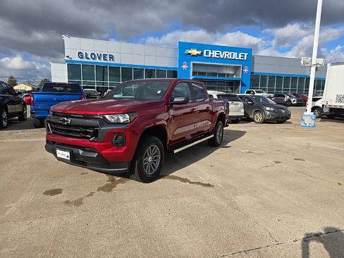 Used 2024 Chevrolet Colorado LT image 2