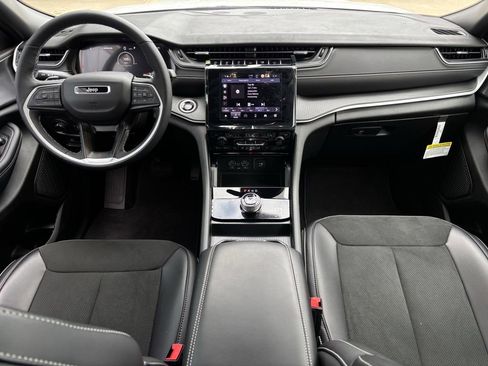 New 2025 Jeep Grand Cherokee L Altitude image 8