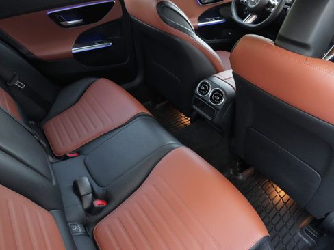 Used 2023 Mercedes-Benz C 300 4MATIC Sedan image 32
