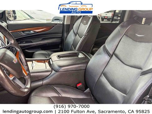 Used 2019 Cadillac Escalade ESV Premium Luxury AWD/4WD image 16
