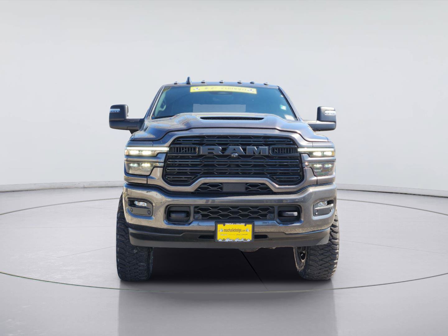 Used 2025 RAM 2500 Laramie AWD/4WD image 4