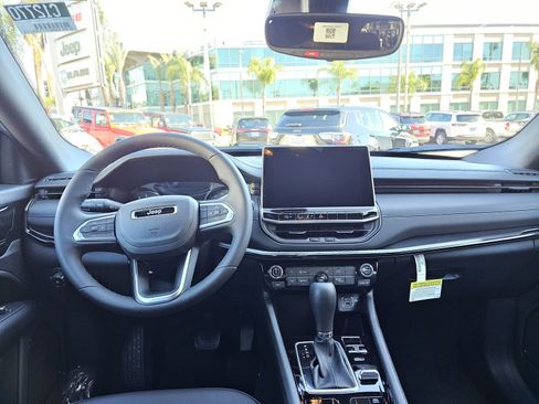 New 2026 Jeep Compass Latitude image 25