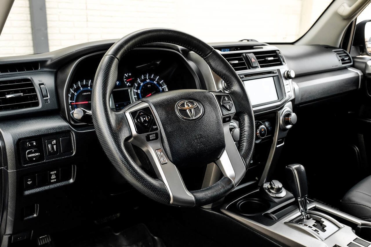 Used 2016 Toyota 4Runner SR5 AWD/4WD image 21