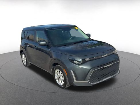 Used 2025 Kia Soul LX w/ LX Technology Package FWD image 3