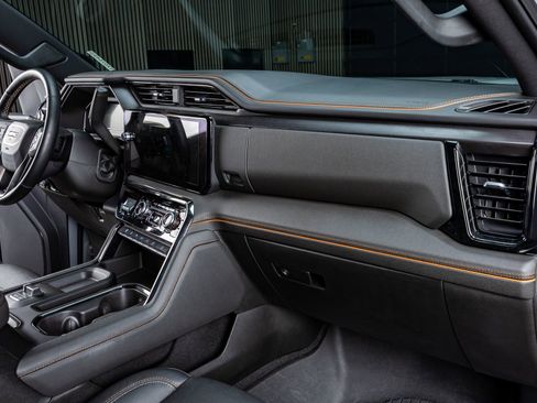 Used 2025 GMC Sierra 2500 AT4 w/ AT4 Premium Plus Package image 18