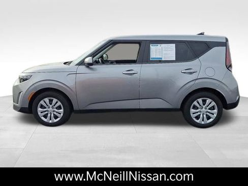 Used 2023 Kia Soul LX image 7