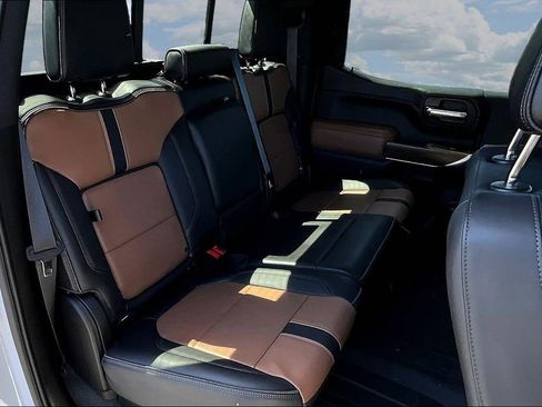 Used 2022 Chevrolet Silverado 1500 High Country w/ Technology Package image 28