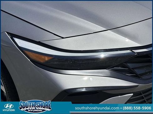 Certified 2025 Hyundai Elantra SEL FWD image 8